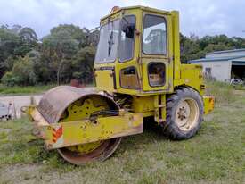 Case 602 vibrating roller - picture0' - Click to enlarge