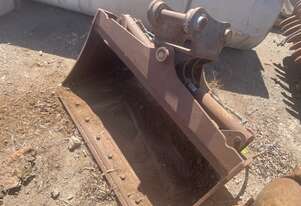 Tilt Batter Bucket 1200mm 45mm pin Tilt Batter Bucket 1200mm 45mm pin