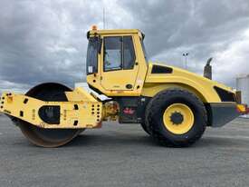 2011 Bomag BW211D-4 Articulated Smooth Drum Roller - picture2' - Click to enlarge