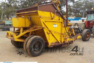 (5390) Collier Miller Tow Behind Elevating Scraper (Carisbrook, VIC) (5390) Collier Miller Tow Behind Elevating Scraper (Carisbrook, VIC)