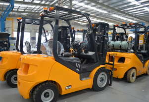 UN 3T Diesel Forklift - 3-Stage 6.0m Mast, Cascade Side Shift