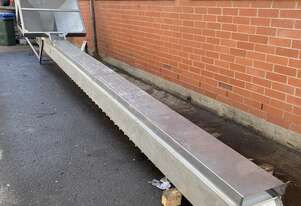 Food Grade Stainless Motorised Cleated rubber 360x8000 belt conveyor elevator