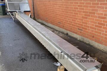 Food Grade Stainless Motorised Cleated rubber 360x8000 belt conveyor elevator