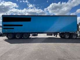 2002 Freighter Maxitrans ST-3 44ft Tri Axle Curtainsider - picture2' - Click to enlarge