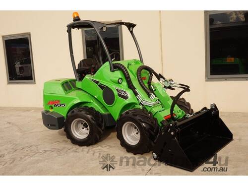 Avant 635 Articulated Mini Loader w Telescopic Boom and 4 in 1 Bucket 