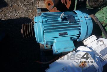 Motor Elc Foot mounted Weg 1440 Rpm 15KW