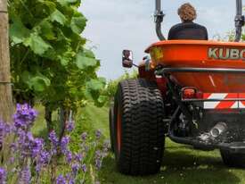 Kubota Pendulum Spreader VS Series - picture0' - Click to enlarge