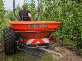 Kubota Pendulum Spreader VS Series - picture1' - Click to enlarge