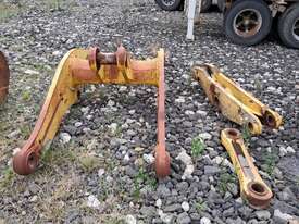 Komatsu WA470 Loader Arm  with Link Bar - picture0' - Click to enlarge