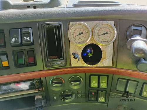 2008 Volvo FH 520 6x4 Tipper