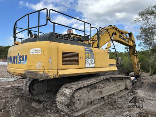 2017 Komatsu PC300LC-8MO Excavator
