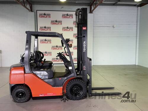 caption 2015 TOYOTA 32-8FG25 4500V 2 STAGE CLEAR VIEW MAST
