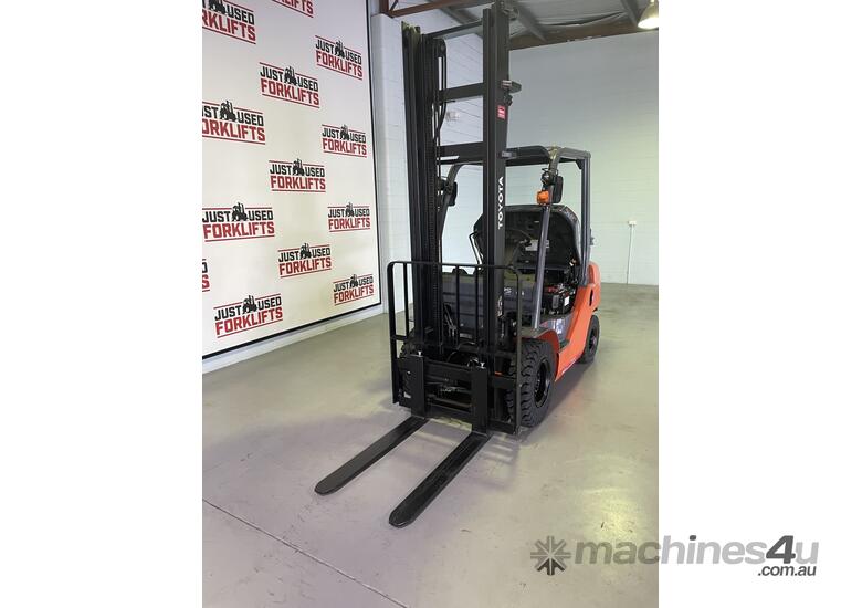 caption 2015 TOYOTA 32-8FG25 4500V 2 STAGE CLEAR VIEW MAST
