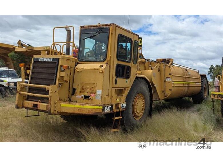 caption Caterpillar 621F