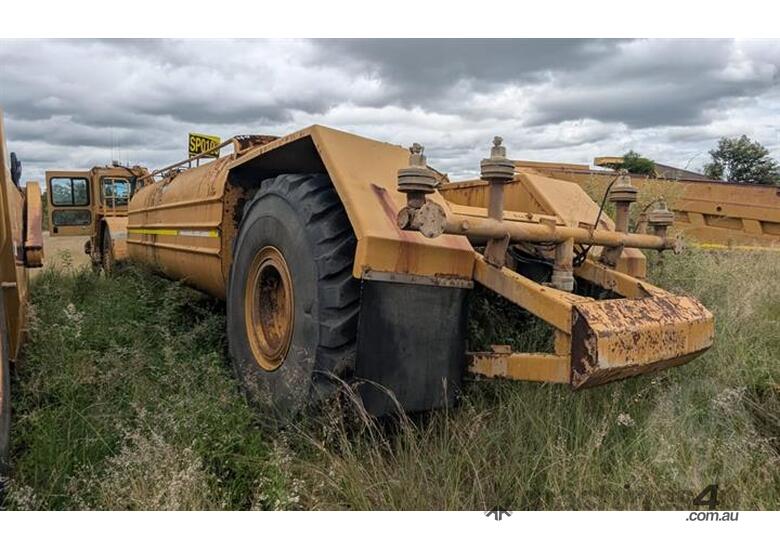 caption Caterpillar 621F