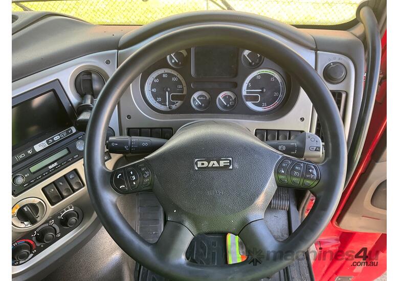 caption 2015 DAF XF105.510 6x4 Prime Mover