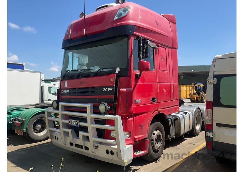caption 2015 DAF XF105.510 6x4 Prime Mover