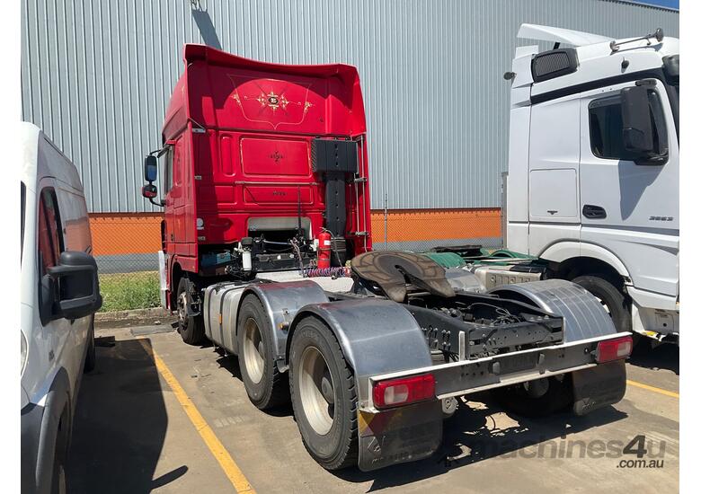 caption 2015 DAF XF105.510 6x4 Prime Mover