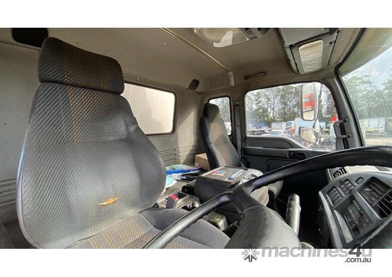 caption Isuzu FVD900T