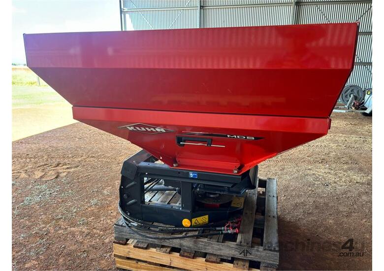 caption RW LOT 219 - KUHN MDS 18.2 FERTILISER SPREADER