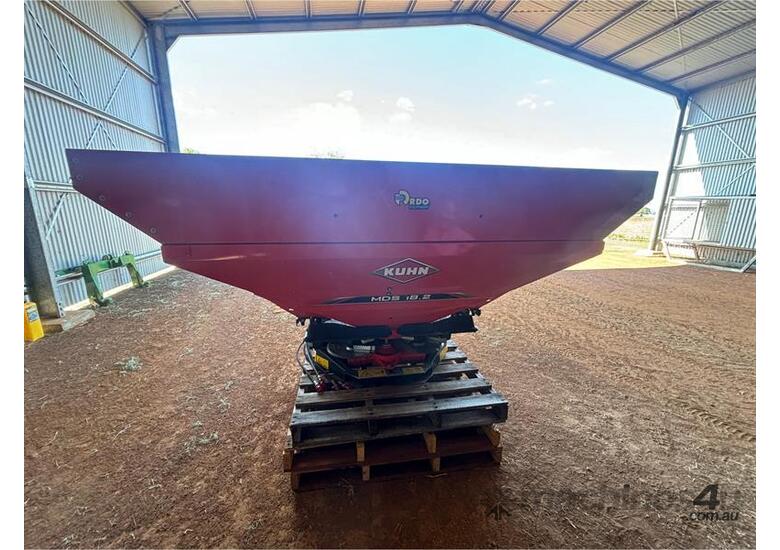 caption RW LOT 219 - KUHN MDS 18.2 FERTILISER SPREADER
