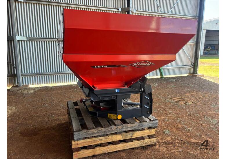 caption RW LOT 219 - KUHN MDS 18.2 FERTILISER SPREADER