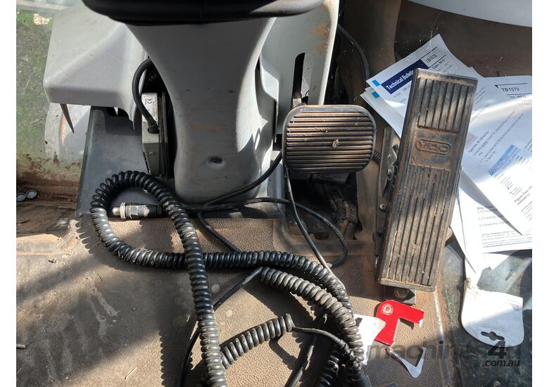 caption 2019 Johnston CX400 Street Sweeper