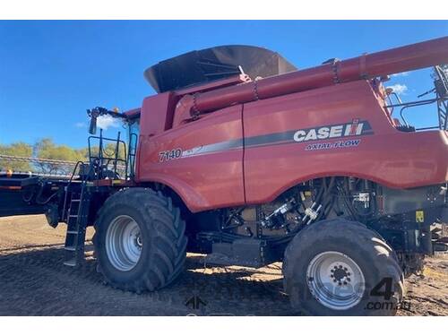 caption 2018 CASE IH 7140 Axial Flow Combine