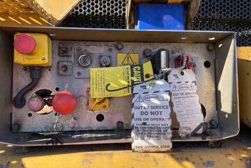 2004 Caterpillar 793C Off Highway Rear Dump Truck 2004 Caterpillar 793C Off Highway Rear Dump Truck