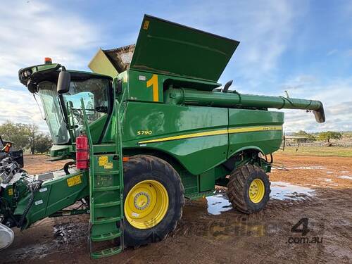 John Deere S790 Combine Harvester