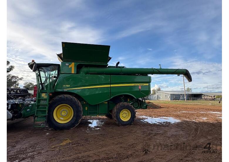 caption John Deere S790 Combine Harvester