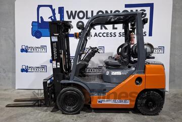 Wollongong Forklift: 2016 Toyota 2.5T LPG, 3-Stage Container Mast, 4.3m Lift!