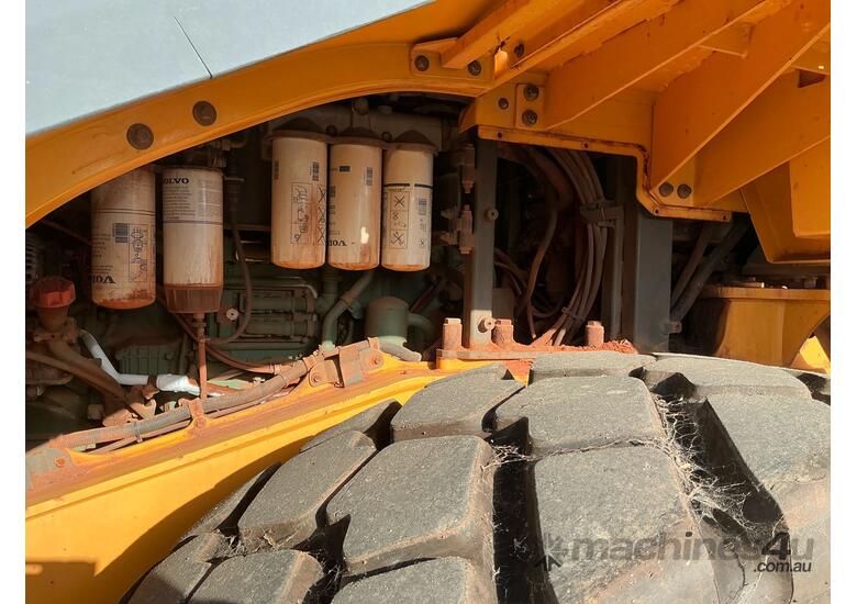 caption Volvo L180G 4x4 Articulated Front End Loader