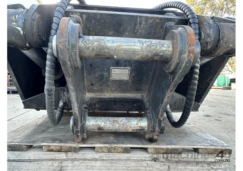 caption Impact Attachments Hydraulic Five Finger Grab Attachment