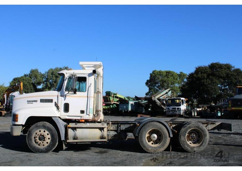 2002 MACK VALUE LINER