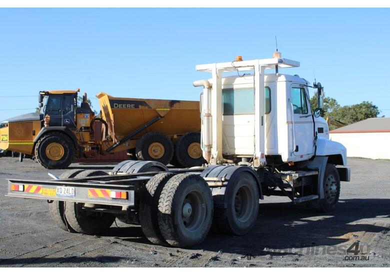 2002 MACK VALUE LINER