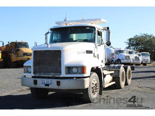 2002 MACK VALUE LINER