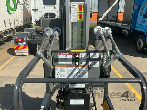 caption 2014 JLG 20AM Electric Manlift
