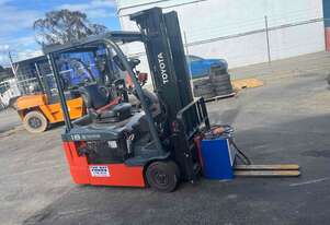 Toyota 1.8 Tonne Electric Container mast Forklift