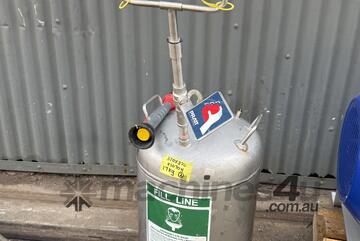 Pratt 45L Portable Emergency decontamination pressurised personal eye body wash