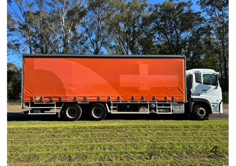 2019 UD Quon, approx. 200k kms, auto, 400hp, 14 pallet tautliner with tailgate lift