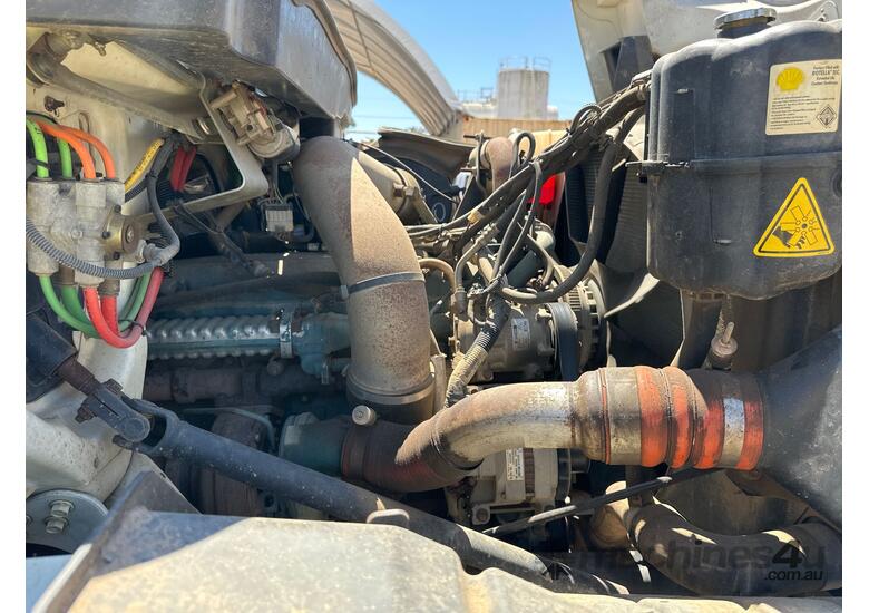 2010 International 7400 Workstar Crane Truck (Table Top)