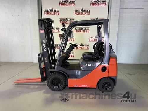 caption 2017 TOYOTA 32-8FG18 4700mm 3 STAGE CONTAINER ENTRY MAST