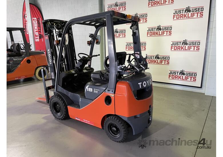 caption 2017 TOYOTA 32-8FG18 4700mm 3 STAGE CONTAINER ENTRY MAST