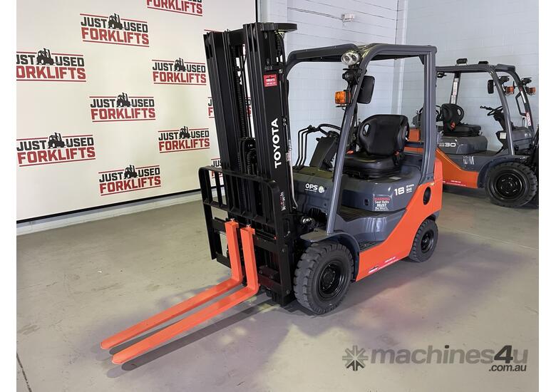 caption 2017 TOYOTA 32-8FG18 4700mm 3 STAGE CONTAINER ENTRY MAST