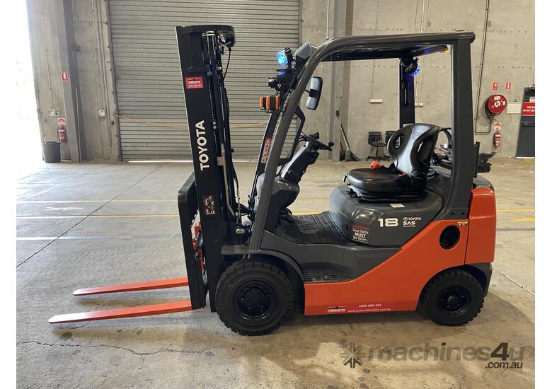 caption 2017 TOYOTA 32-8FG18 4700mm 3 STAGE CONTAINER ENTRY MAST