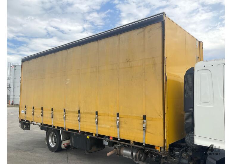 2020 Hino FD Curtainsider
