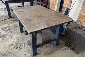 Heavy-Duty Workbench (7)