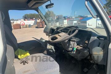 2004 Mitsubishi Canter 500/600 Caged Tabletop