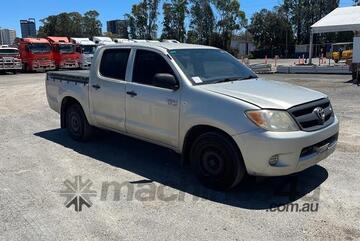 Toyota   Hilux 150 SER